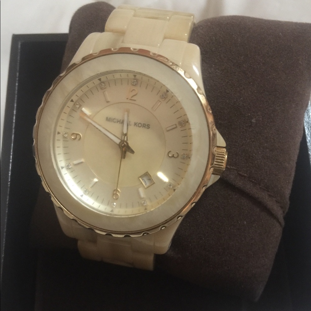 Mk watch